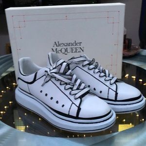 ALEXANDER MCQUEEN: Men’s “Larry” Sneaker -Size 10